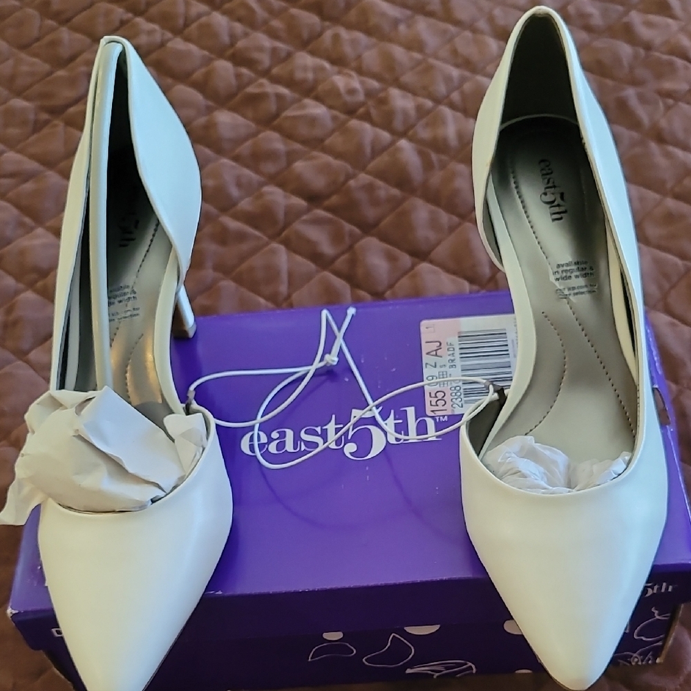 East 5th Classic Cream Heels